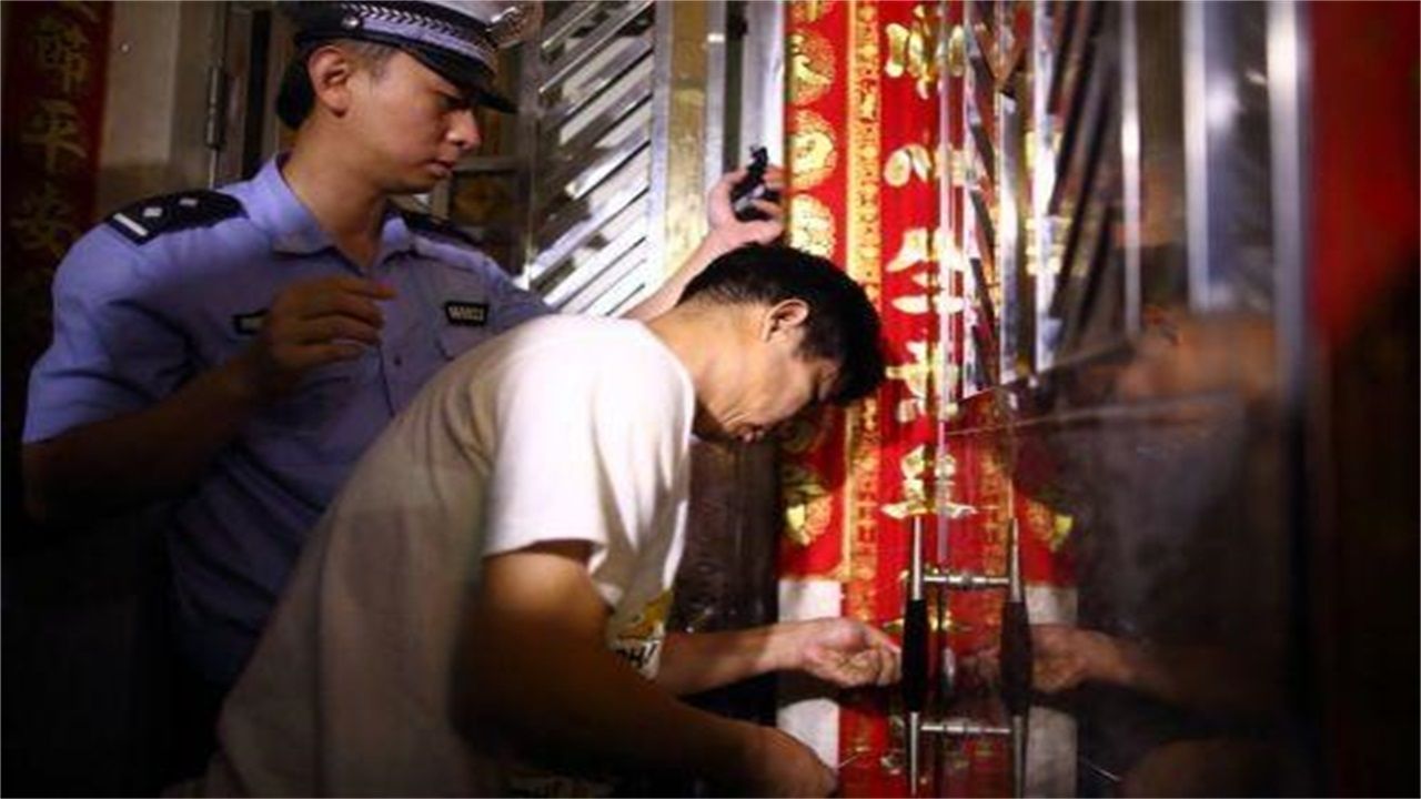 黄山请开锁师傅开了锁后，师傅为什么一般都不进门，就算主人请也不进去？